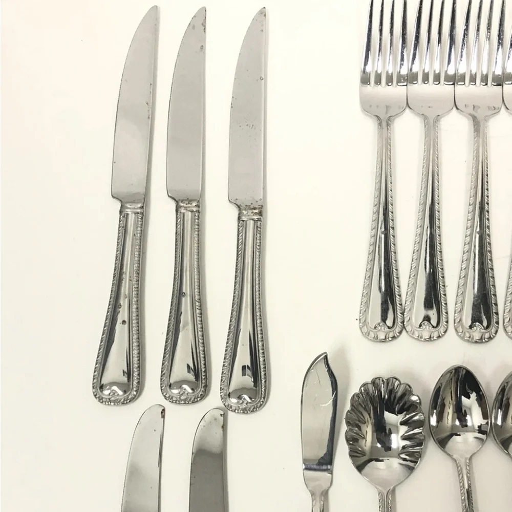 Reed & Barton WAKEFIELD Stainless 18/10 Glossy Silverware Flatware Lot Of 27